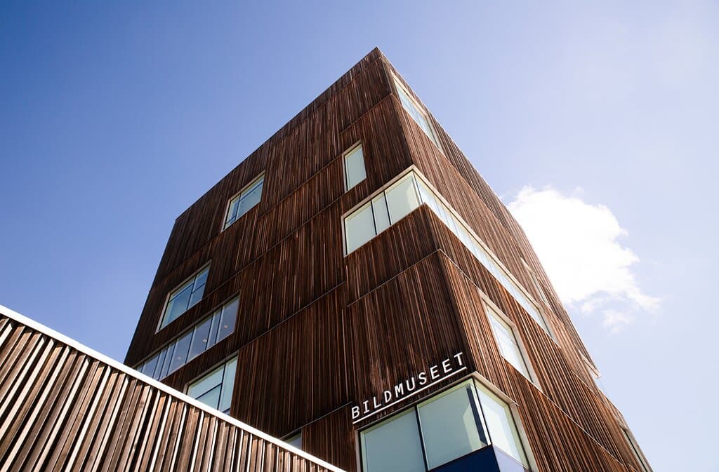 Outside of Bildmuseet seen from the riverside.