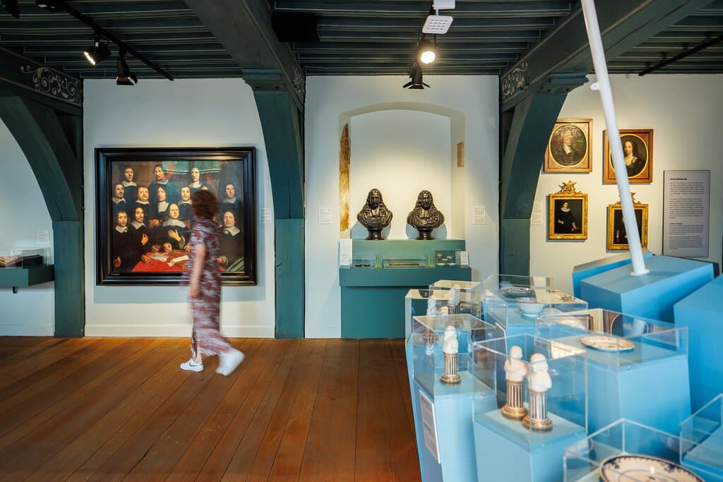 In Hof van Nederland beleef je hoe wij in Nederland omgaan met onze vrijheden, vroeger en nu, verteld vanuit verschillende perspectieven.