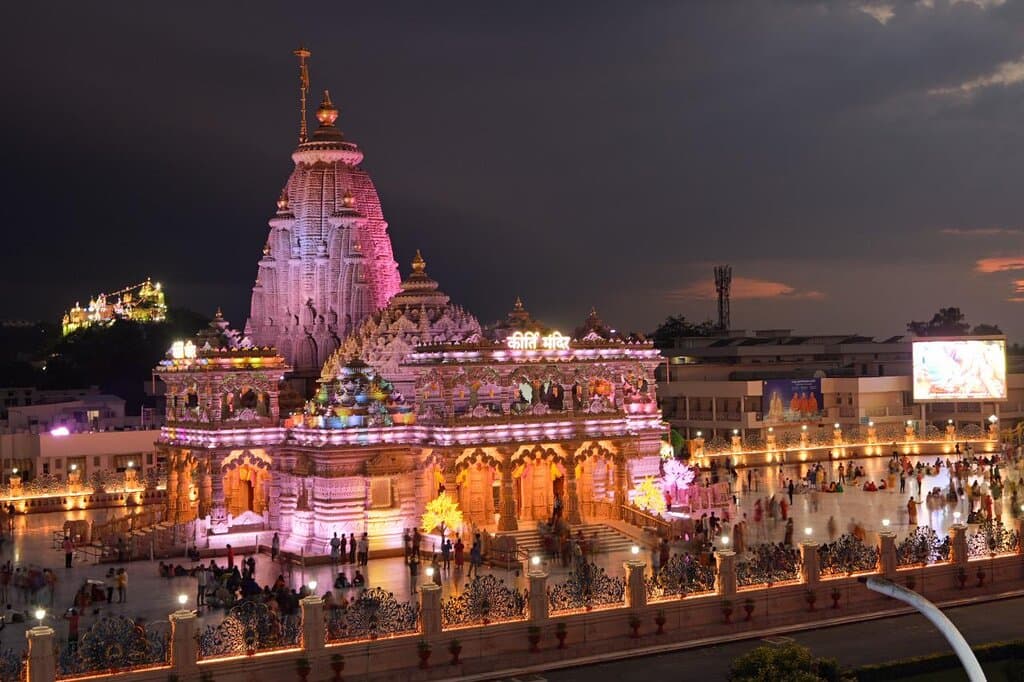 Kirti Mandir at night 