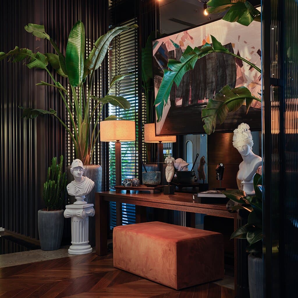 Sofistike ambiyansı ve dünya mutfağından özel sunumlarıyla Naya, bu hafta sonu sizleri bekliyor.