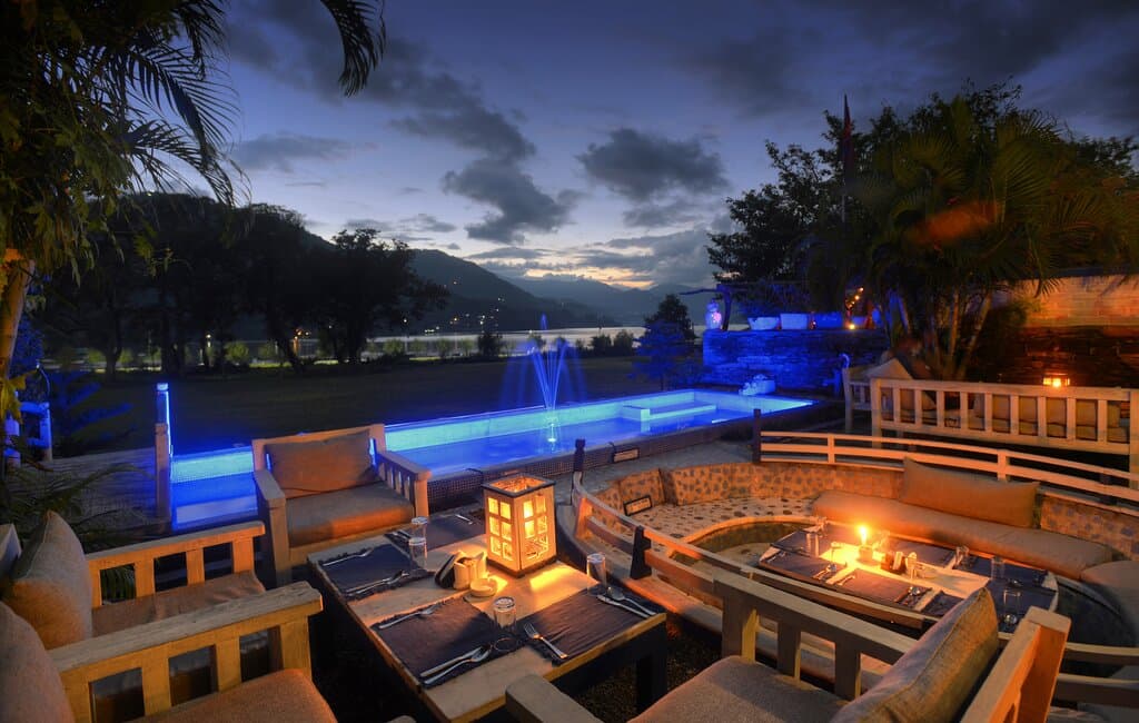 Lake View / Street View/ Mountain View