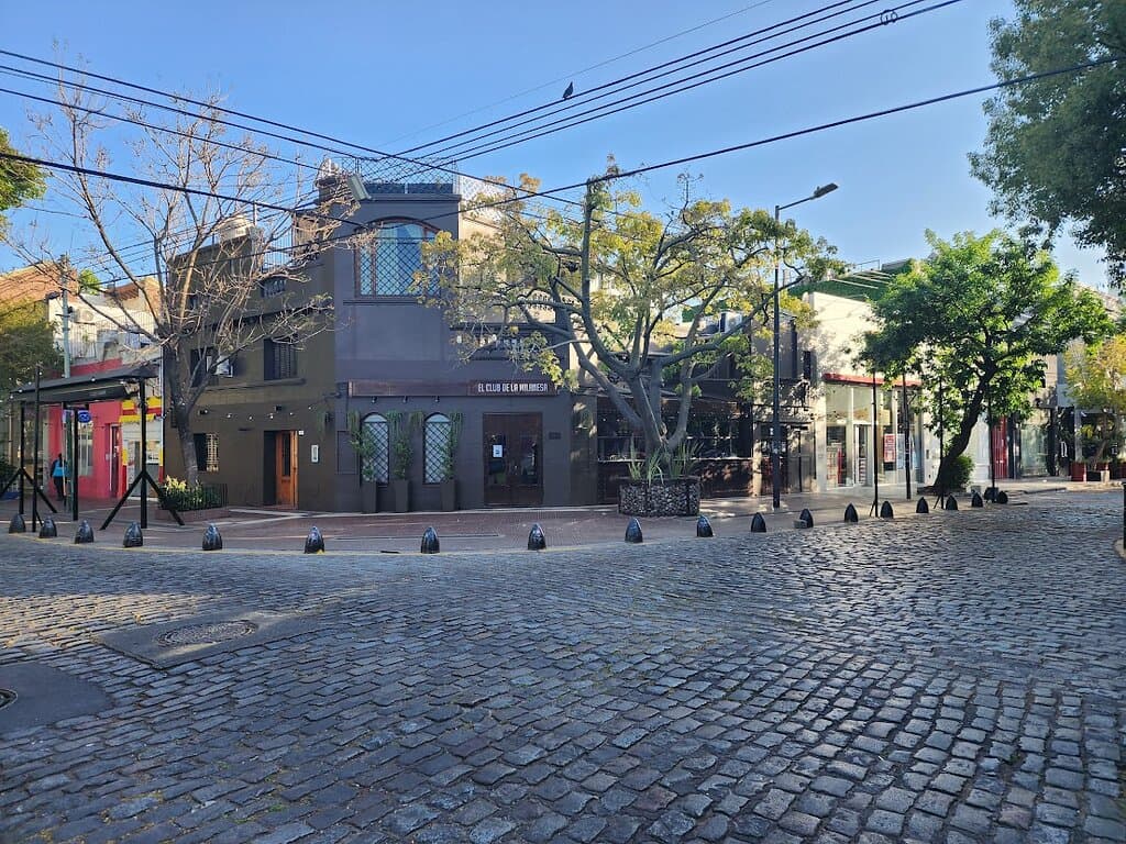 Plazoleta Julio Cortazar 15