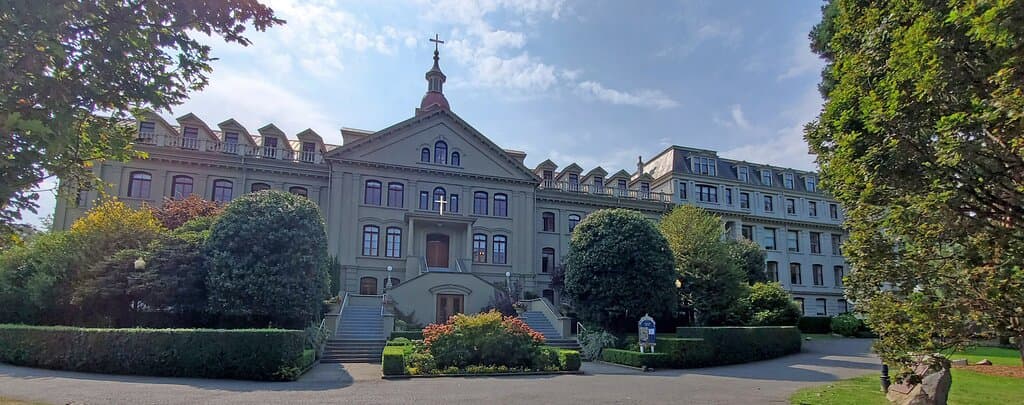 Similar to many large older religious facilities in Quebec