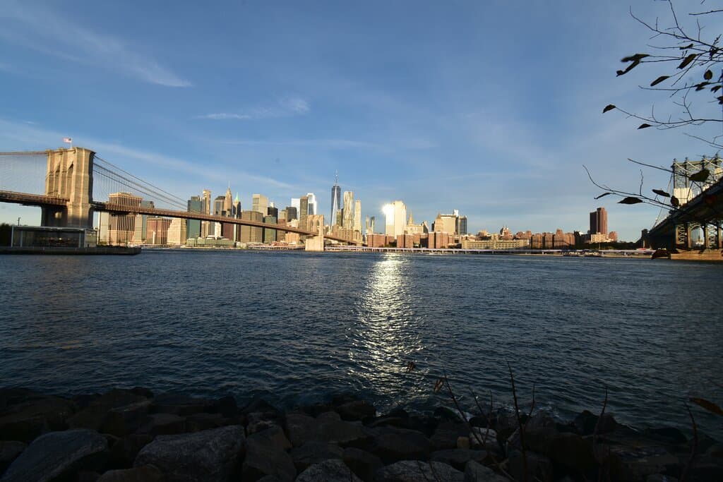 Brooklyn bridge, la skyline de Manhattan et Manhattan bridge
