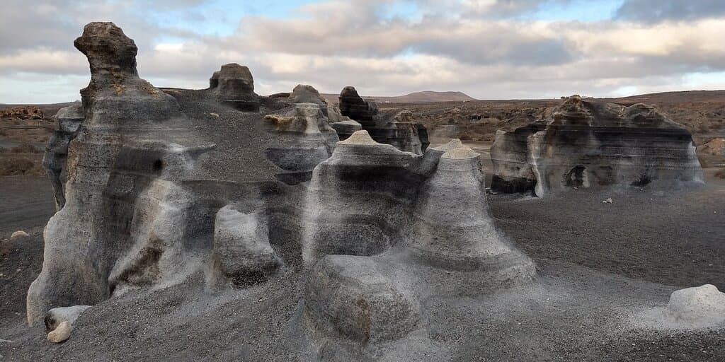 Ciudad estratificada is a place with a lot of rock formations, which is located next to the road between Teseguite and Guatiza, in Lanzarote Island.