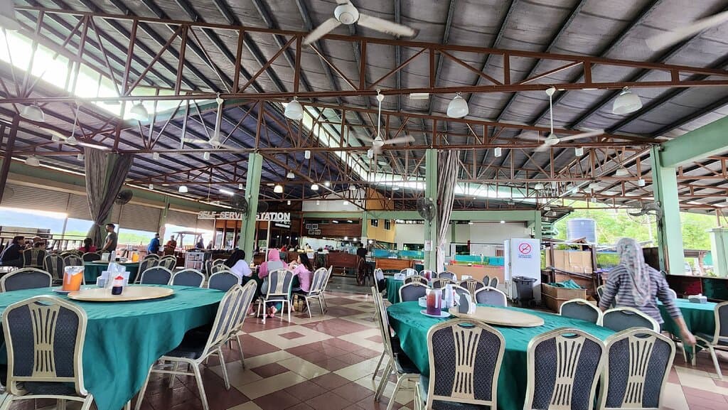 Gayang Seafood Restaurant, Sulaman Tuaran, Sabah