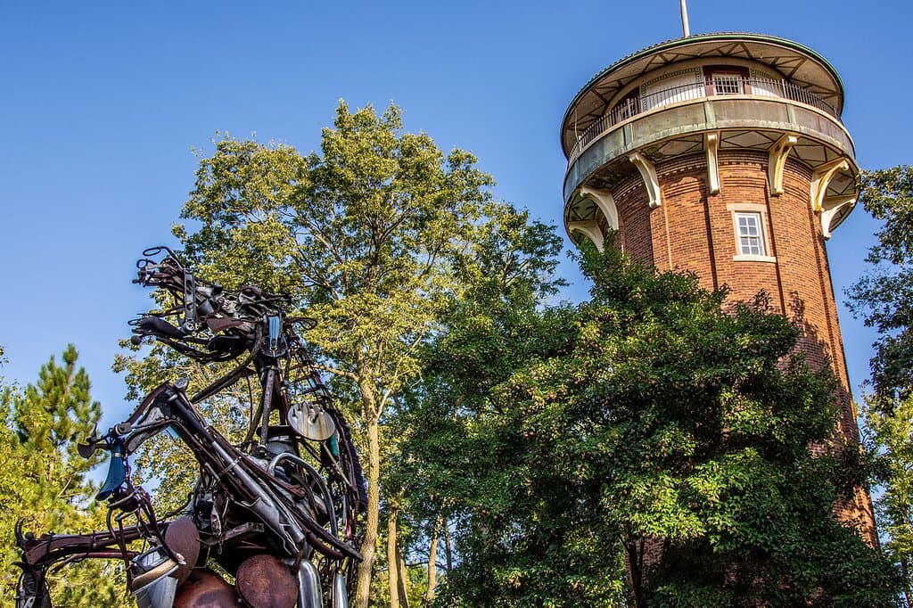 Horse sculpture and namesake tower.