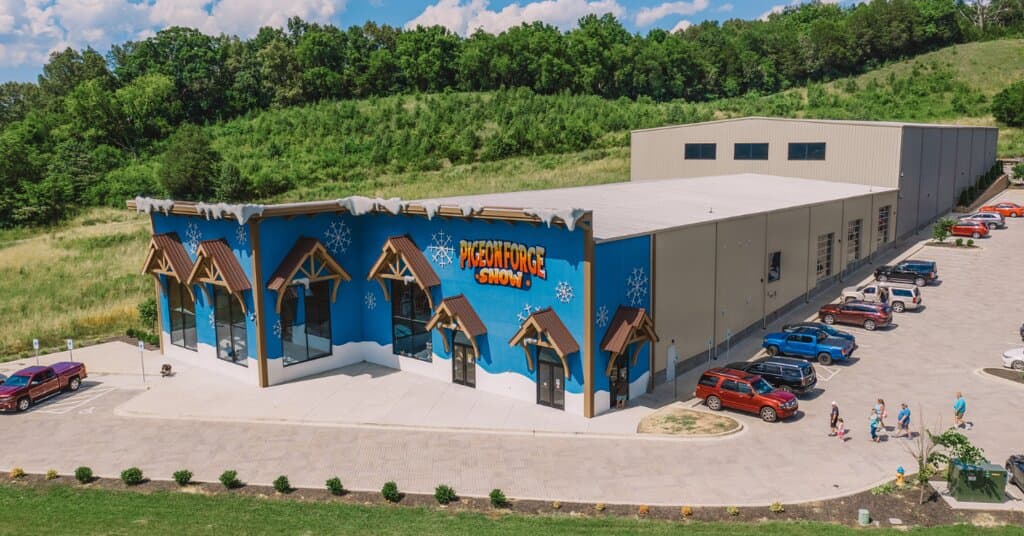 PIGEON FORGE SNOW 
Americas 1st All Year Long Indoor Snow Tubing and Snow Play Facility!