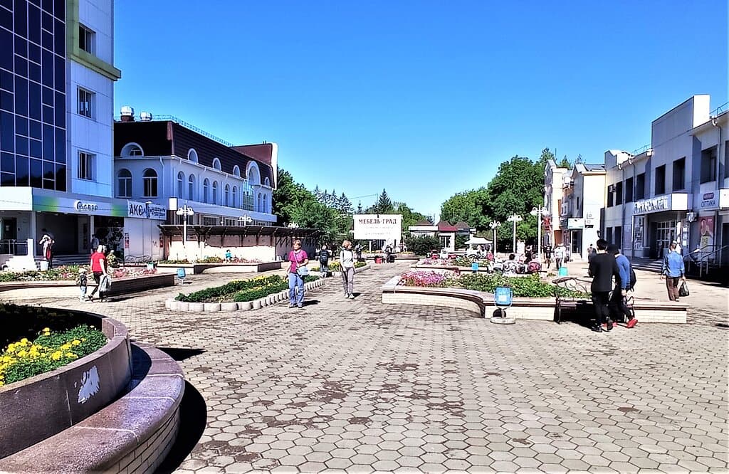 Биробиджан. Пешеходная зона на улице Шолом-Алейхема.
