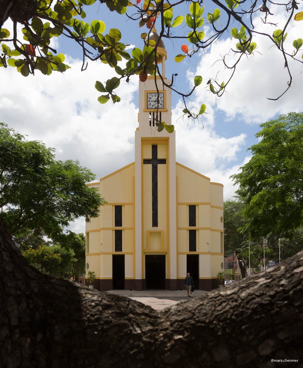 Outra vista da atração desde a praça. 