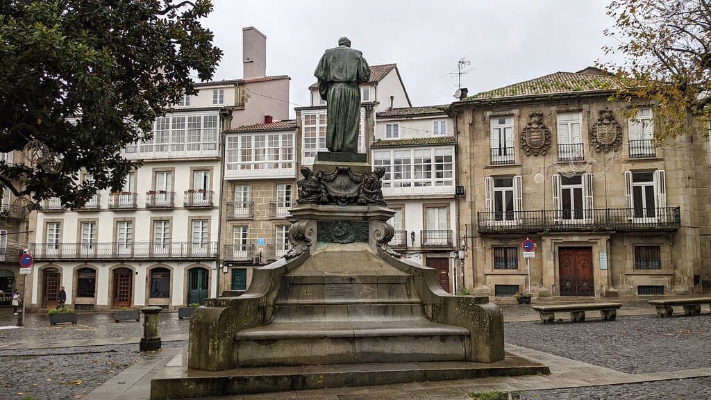 Monument to Montero Rios in Praza De Mazarelos