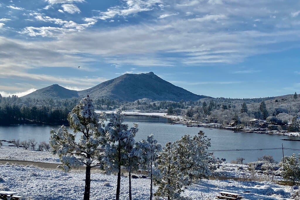 Sun or snow, the lake is beautiful!