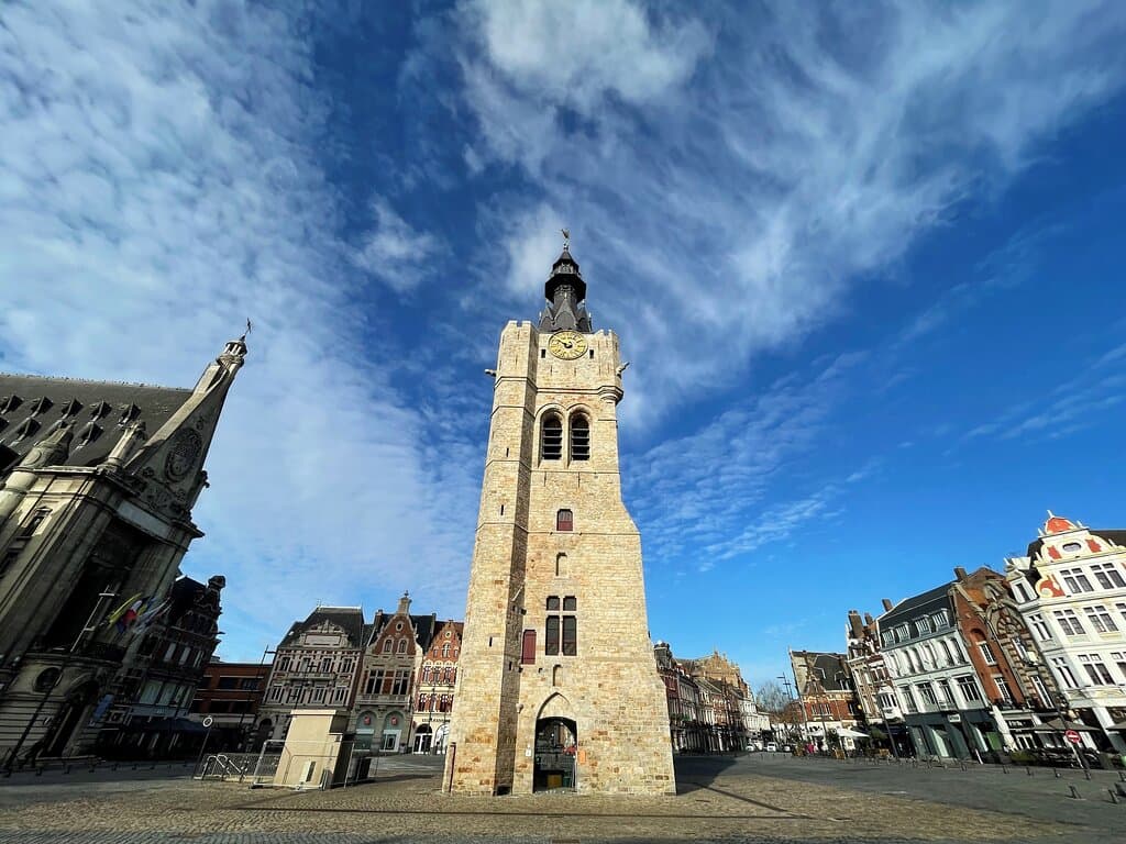 Le Beffroi de Béthune au cœur de la Grand'Place 