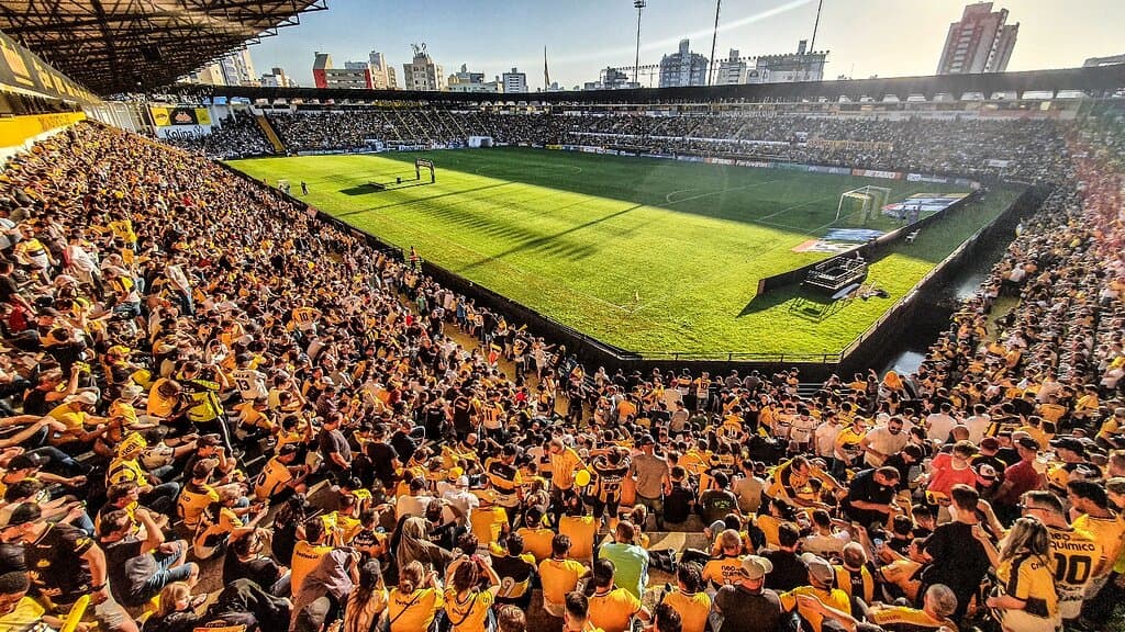 Jogo Criciúma x Vasco pelo Campeonato Brasileiro Série B de 2022.