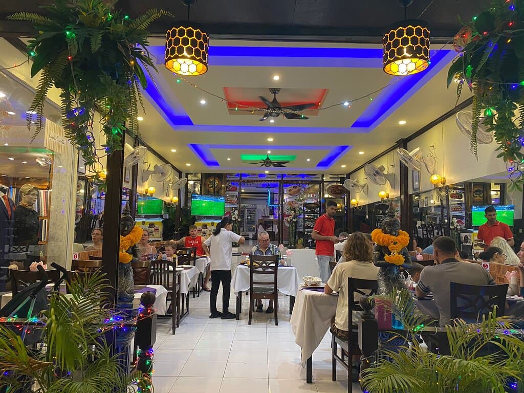 If you're in Koh Samui and searching for a top-rated Thai restaurant near you, Noori India offers the perfect balance of traditional Thai cuisine with a twist. Known for its exceptional Thai food and vibrant flavors, this restaurant serves up a variety of dishes that cater to every palate. From spicy green curry to delectable Pad Thai, our menu is designed to offer the best of Thai flavors, using only the freshest ingredients. 