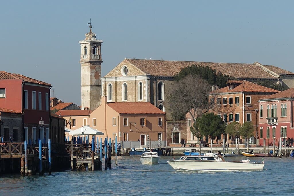 Chiesa Maria degli Angeli, Venezia. Kun set udefra