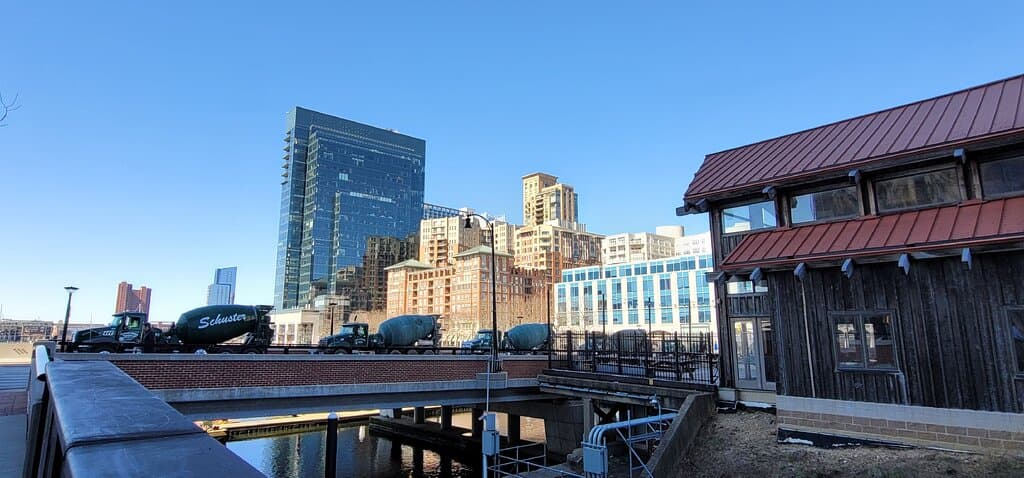 Harbor Point Central Plaza
