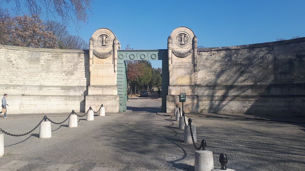 Portail de l'entrée principale