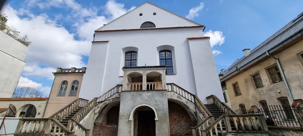 The synagogue.
