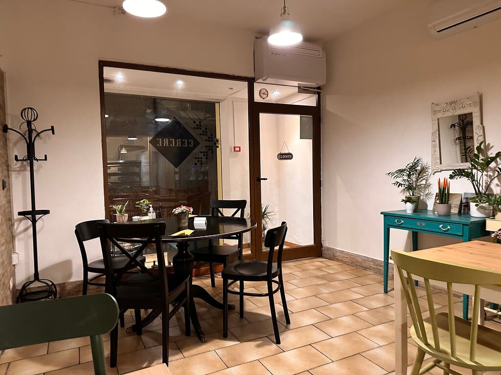 Authentiek; ik was de eerste gast, maar er kwamen al snel meer gasten binnen