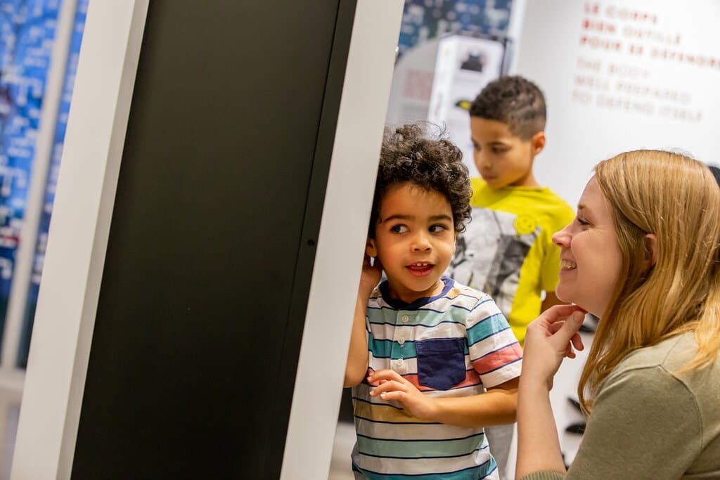 Visite de l'exposition permanente « 4, 3, 2, 1... Santé! »

©Image au carré