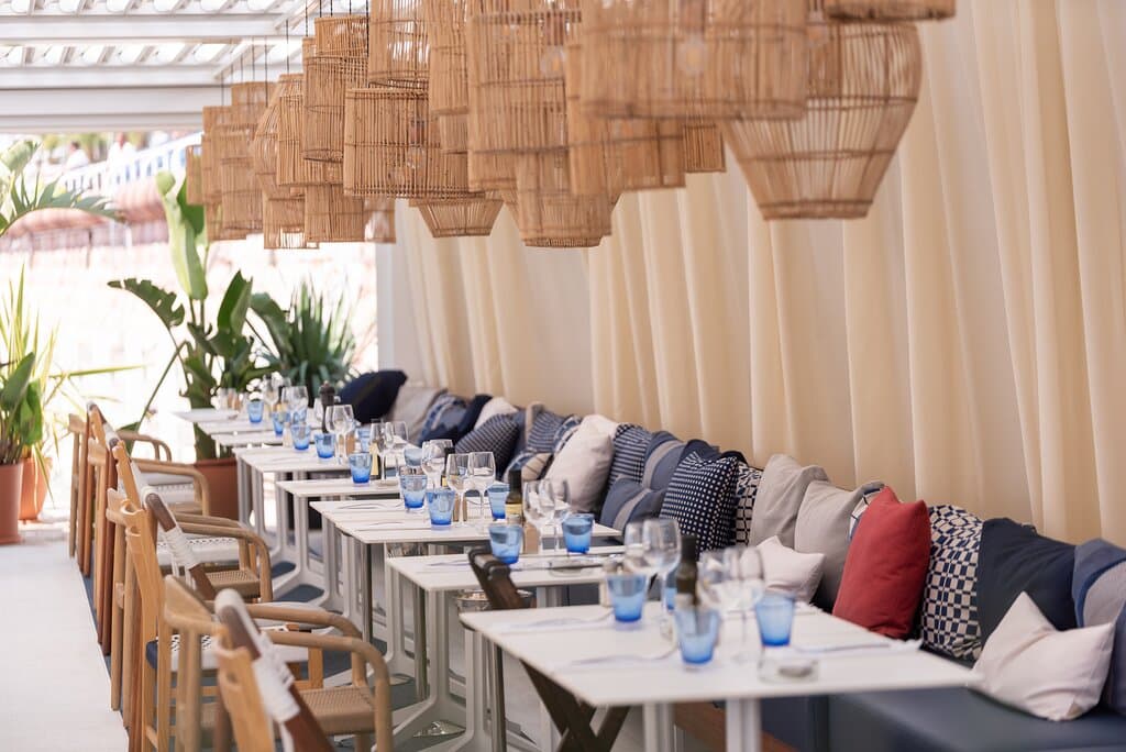 Des banquettes confortables sous notre Pergola