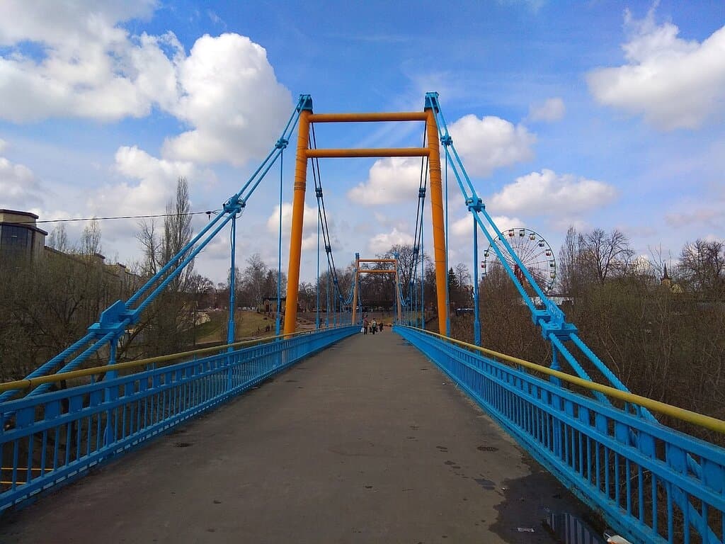 Пешеходный Тезиков-мост через канал реки Цны в Тамбове.