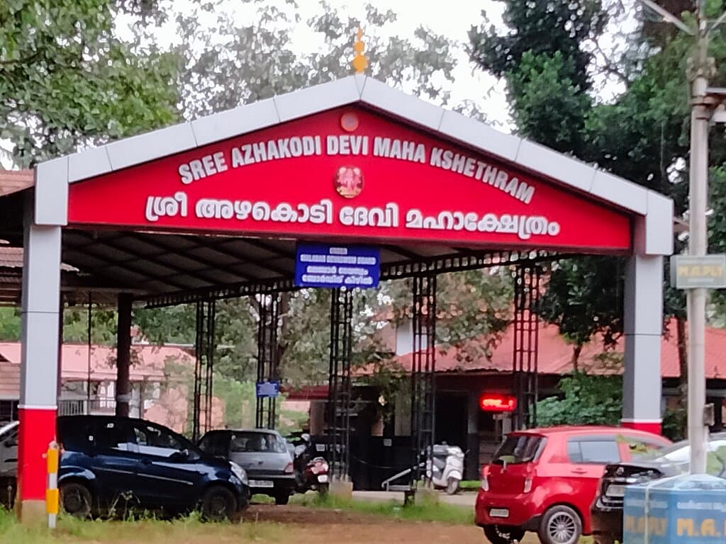 Serene environment in the heart of Kozhikode city, I attached the beautiful evening puja, worth spending a couple of hours here π