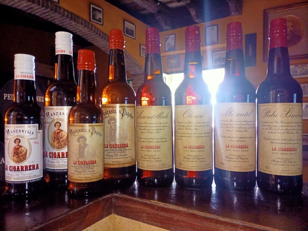 Nuestros vinos, disponibles en el despacho. Abrimos de 11:00 a 14:00, L-S. (Consultar festivos).