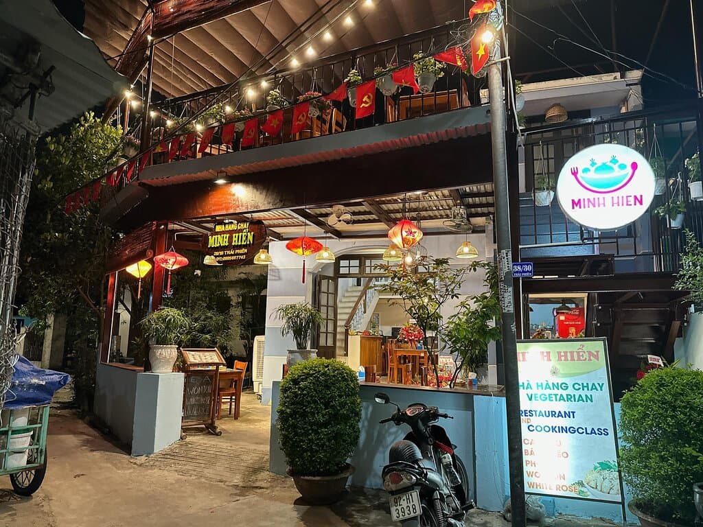 Serves vegan versions of local specialties such as white rose not found elsewhere. Also offers a daily vegan cooking class tour. Open Mon-Sun 8:00am-10:00pm.
