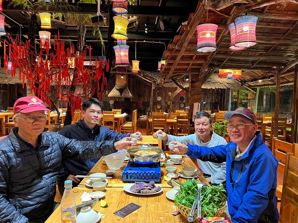 Chợ Tình Quán - 63D Fansipan, Sapa