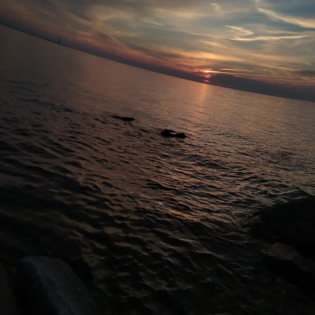 This photo was taken at selkirk park. It is a beatiful beach  But it needs people to clean up more of the plastic and recycle it. Please do your part.