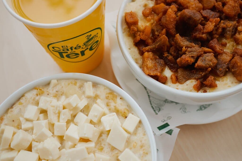 Nuestros deliciosos tigrillos llenos de chicharrón o queso te salvan de cualquier apuro.