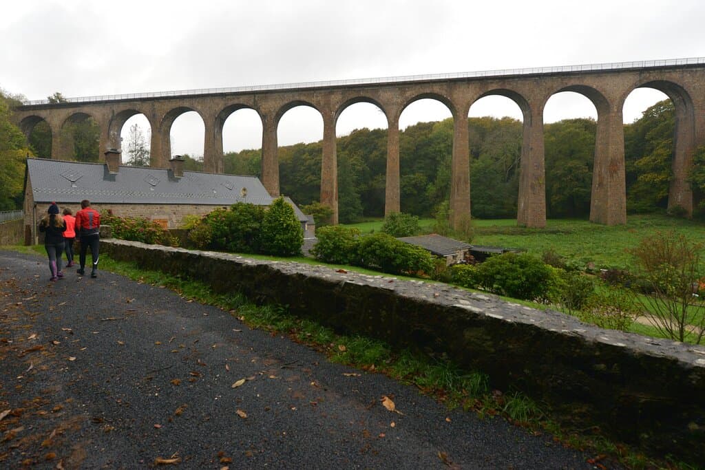 Viaduc vraiment immense par sa hauteur. Mais je trouve que l'architecture est aussi très belle