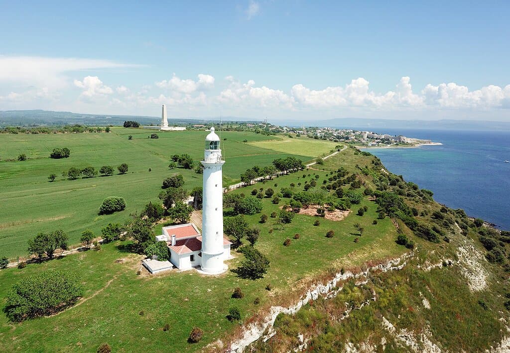 Mehmetçik Feneri, 1856 yılında Fransız Fenerler İdare-i Umumiyesi Müdürlüğü tarafından Kırım Savaşı sonrasında askeri gemilere yol göstermek için Gelibolu Yarımadası’nın en güneyinde yer alan bir çıkıntı üzerine inşa ettirilmiştir.
