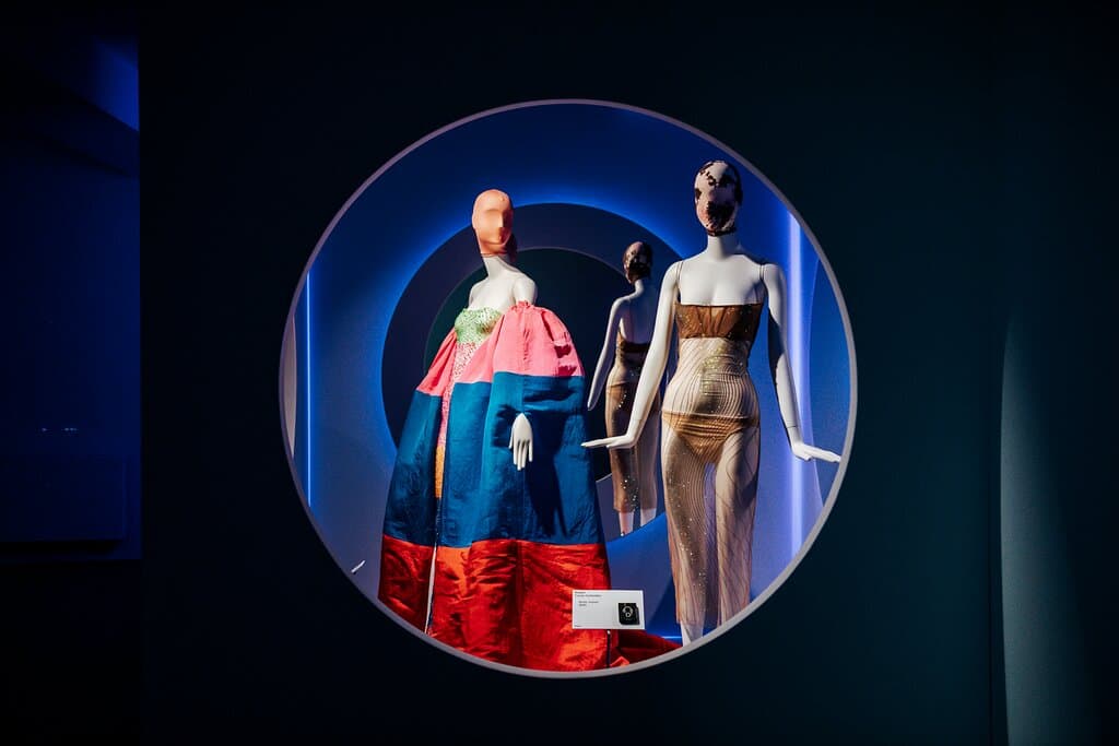 Expo DressUndress Modemuseum Hasselt Mensen Tento - Foto: Boumediene Belbachir