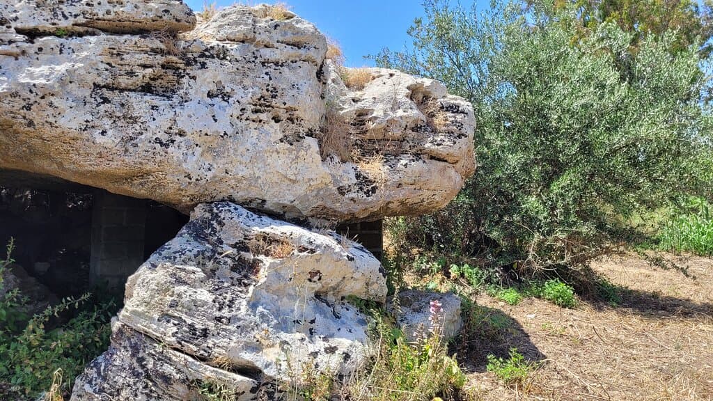 Dolmen di Avola