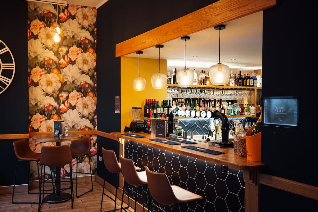 Cove bar