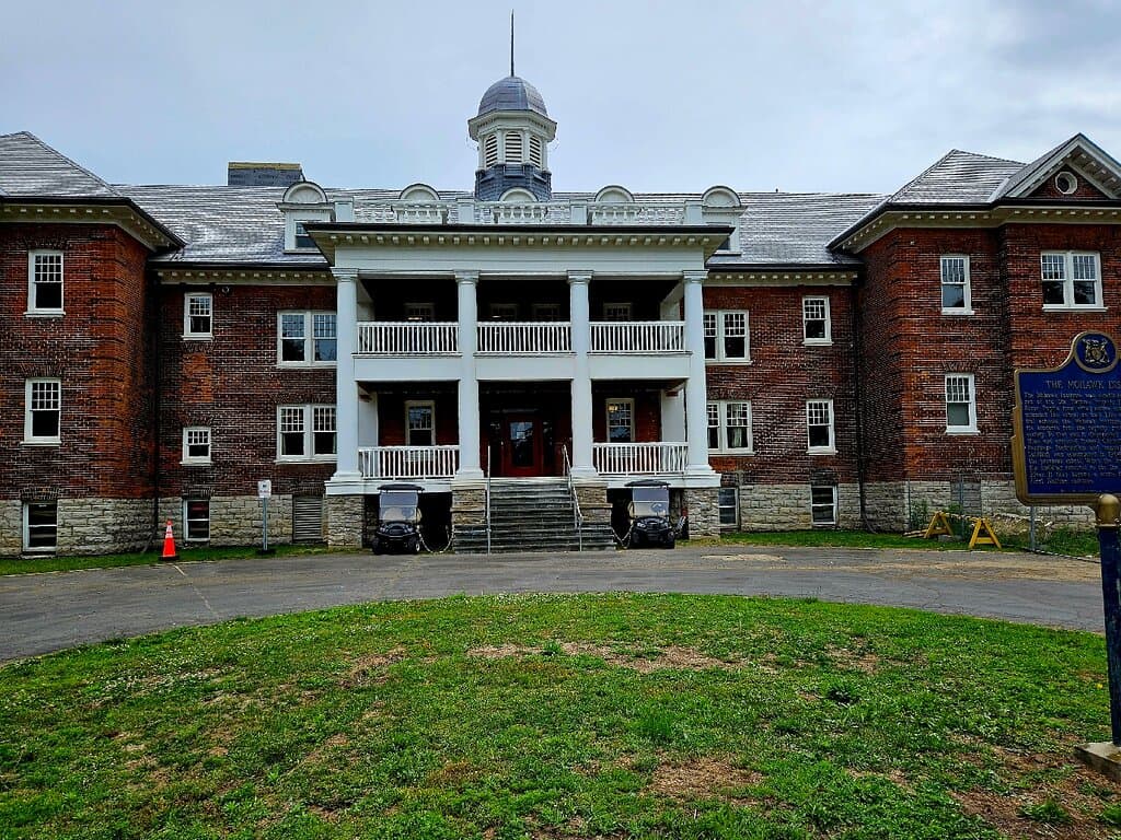 Woodland Cultural Centre