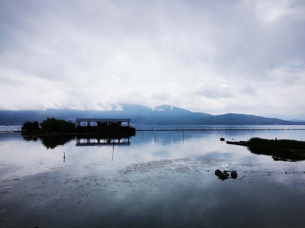 Erhai Lake at dusk 