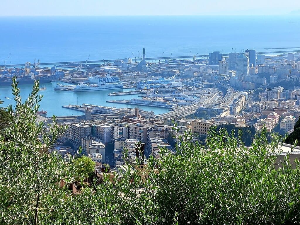 Genova. Panorama dal Righi. (24.6.23).