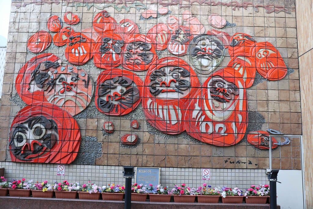 だるまの町、高崎らしいアートです