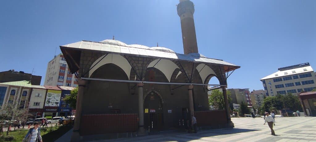 Gürcükapi Cami Yapılan restorasyon ve çevre düzenlemesi ile mustesem olmuş emeği geçenlerden Allah razı olsun