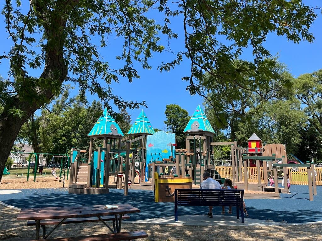 Glad we came! It’s right next to the beach, free street parking and newly updated.