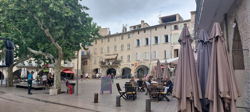 Place des Arcades