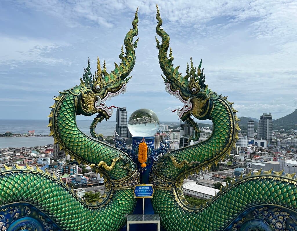 水晶玉に町が映る