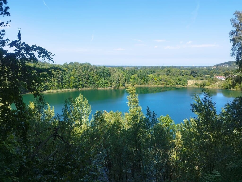 Turquoise Lake Wapnica