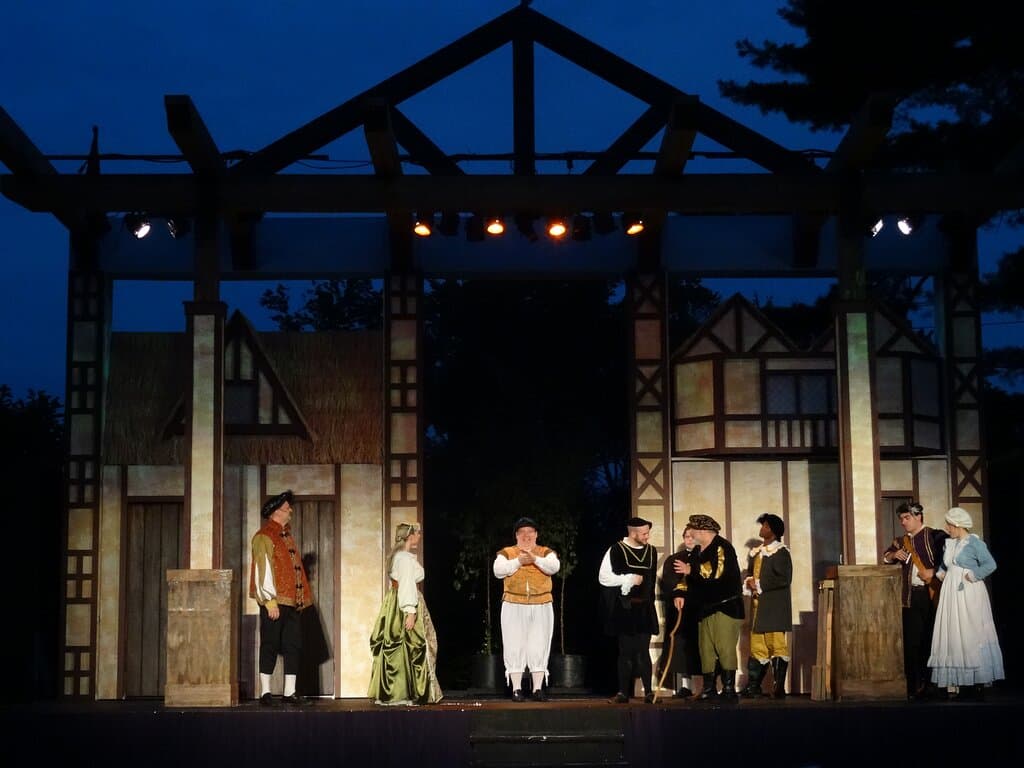 Our outdoor, Shakespeare on the Green program each July presents a fully-stage Shakespearean classic for free. (Contributions accepted.)