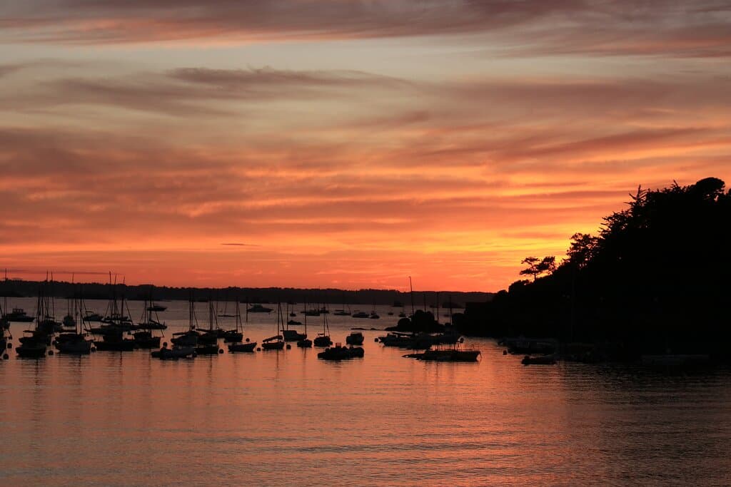 Crépuscule sur le port