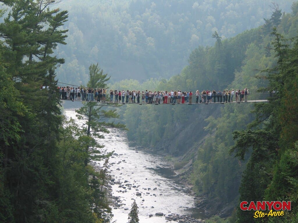 Groupe scolaire au pont Mcnicoll. WOW!